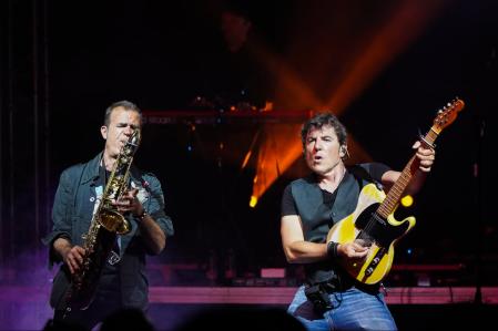 Manel Fuentes &amp; The Spring's Team, en una de sus actuaciones.