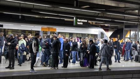 La normalitat, un dia d’avaria a l’estació de Sants de Barcelona