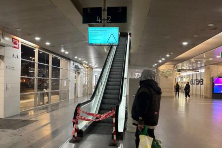 Accesos a los andenes cerrados en una estación de Rodalies