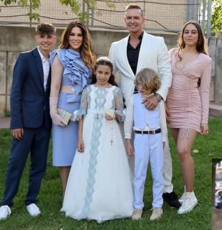 Tamara con sus hijos 