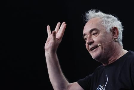 El chef Ferrán Adriá, promotor de elBulli Foundation, pronuncia la ponencia 'El comensal' en el marco de la gran feria gastronómica Madrid Fusión 2026 