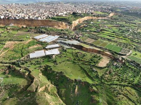 Mil personas han sido evacuados del barrio más afectado por el desplazamiento de tierra 