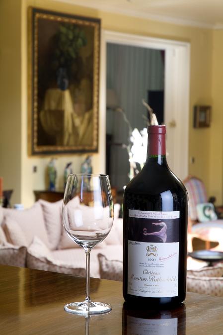 La botella mágnum de Château Mouton Rothschild de la cosecha de 1990, con etiqueta firmada por Francis Bacon