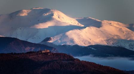 Postal blanca del Puigmal nevado.