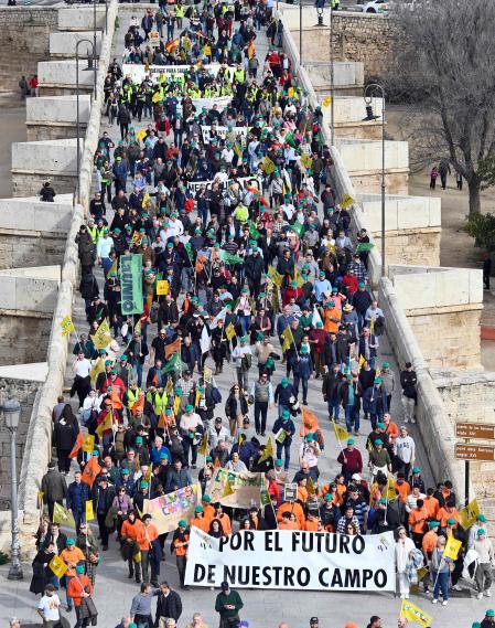 Los manifestantes llegan al centro de València&nbsp;