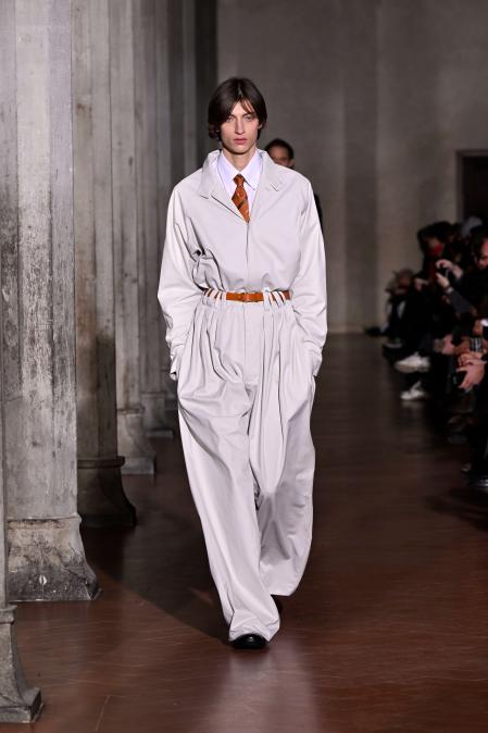 El pantalón de pinza subvertido es merecedor del premio LVMH que el diseñador Soshi Otsuki logró en 2025