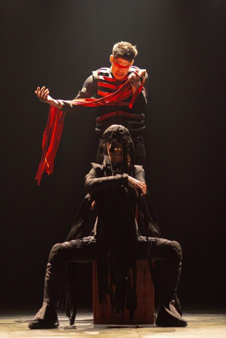 Edipo se daña los ojos en la famosa anagnórisis de la obra de Sófocles&nbsp;