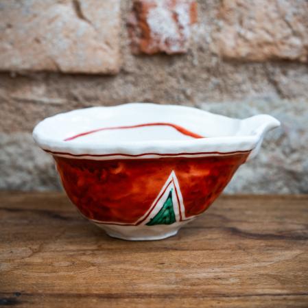 Cuenco katacuchi de cerámica. Sirve para verter con precisión líquidos como salsas o aderezos gracias al pico de su borde