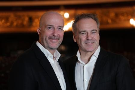 El director artístico del Liceu, Víctor García de Gomar, junto a Jonathan Nott en el Liceu