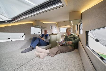 Esta inteligente caravana extensible casi dobla su tamaño con solo pulsar un botón.