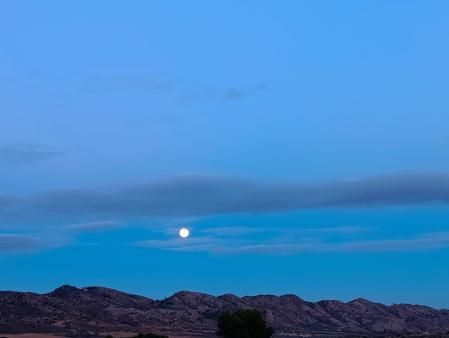 La luna llena en Alcorisa.