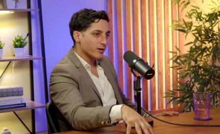 Daniel participa habitualmente en distintos pódcasts y entrevistas y habla muy bien de la profesión