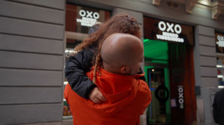 Junto a su hija y su bebé recién nacido aseguran que han ganado calidad de vida en Madrid