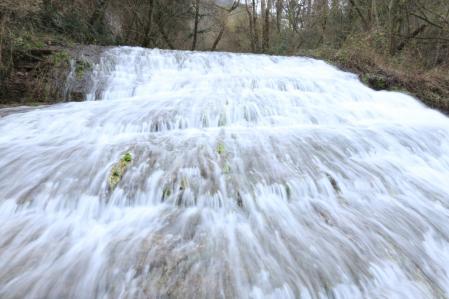La Riera de Sorreigs baja a tope de agua.
