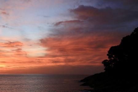 Amanecer en Tamariu.