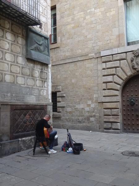 La soledad del músico callejero.