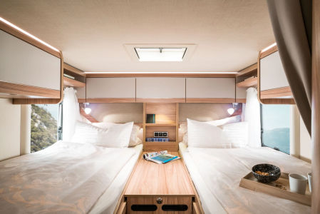 La Hymer Exsis-T 474 tiene dos camas separadas&nbsp;