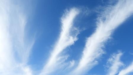Nubes como plumas en Plans de Conill.
