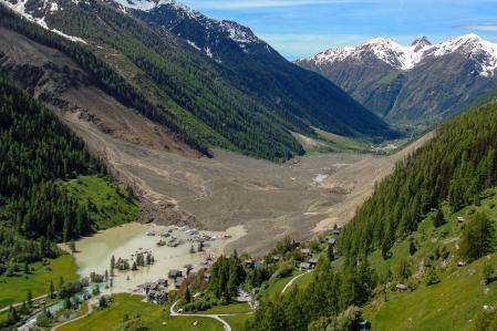 El&nbsp; pueblo suizo de Blatten (Valais, Suiza) quedó casi completamente sepultado (incluyendo la destrucción de unas 130 viviendas) por una avalancha masiva de hielo, lodo y rocas, provocada por el colapso del glaciar Birch, el pasado 28 de may