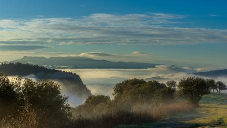 Los paisajes de la niebla en Orís.