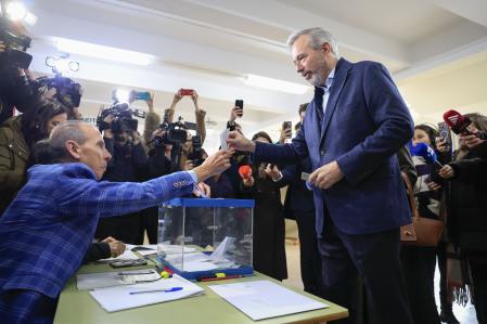 Azcón, ayer por la mañana en el IES Virgen del Pilar de Zaragoza