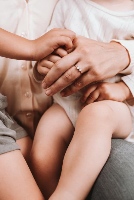 Contar con un recuerdo tangible puede ayudar a sostener emocionalmente esos procesos