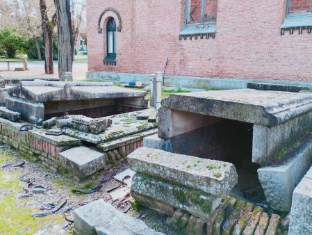 Tumbas en la Almudena.