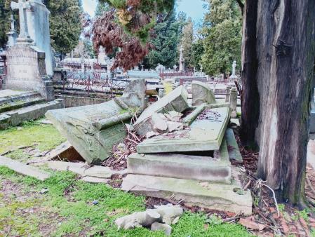 Tumbas en la Almudena.