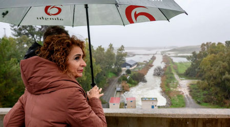 María Jesús Montero visita la localidad de El Palmar de Troya (Sevilla).