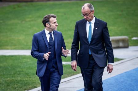 El presidente Macron y el canciller Merz en el castillo de Alden Biesen, en Bélgica.