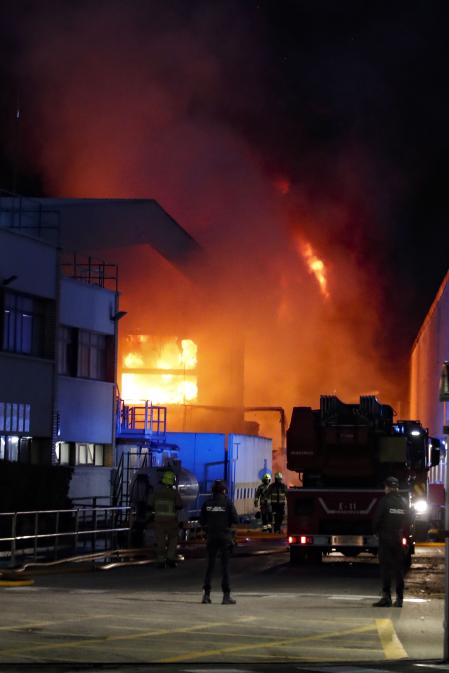 &nbsp;El humo y el olor es perceptible en gran parte del barrio del Arrabal, en Zaragoza