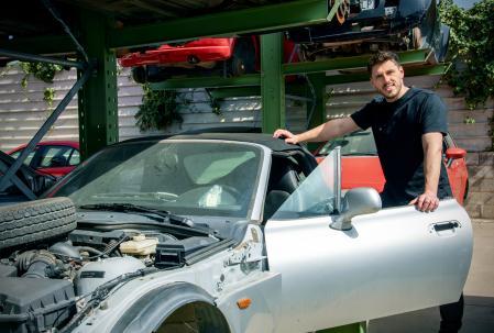 Antes de desmontar una pieza para su comercialización, se asegura de que su recuperación sea tanto viable como rentable&nbsp;