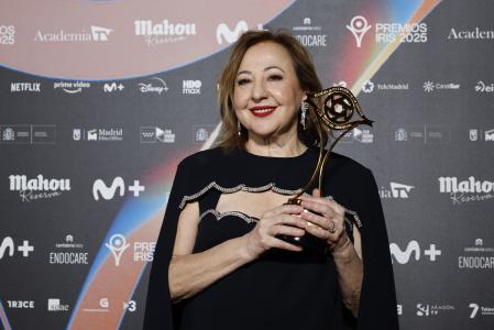 Carmen Machi recoge el premio Iris a mejor actriz por su interpretación en la serie 'Celeste'