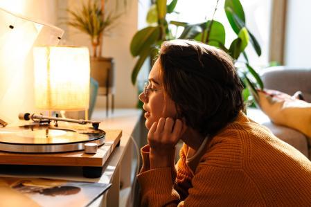 Cada vez hay más personas que vuelven al vinilo o al CD.