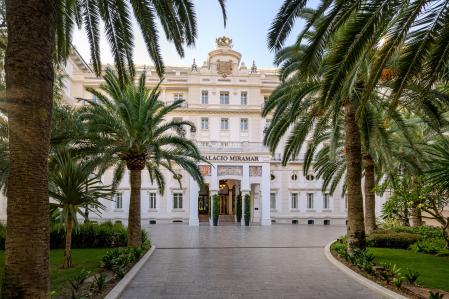 Fachada del Gran Hotel Miramar, el cinco estrellas gran lujo de Málaga