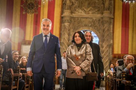 Marisol Schulzcon Collboni y Xavier Marcé ayer en el Saló de Cent