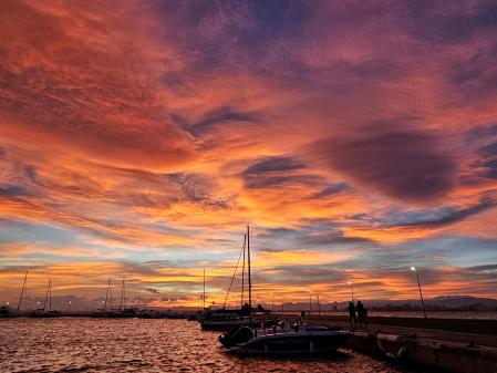 Atardecer en el puerto de Roses.
