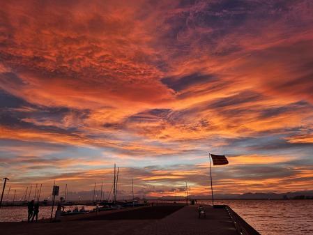 Atardecer en el puerto de Roses.