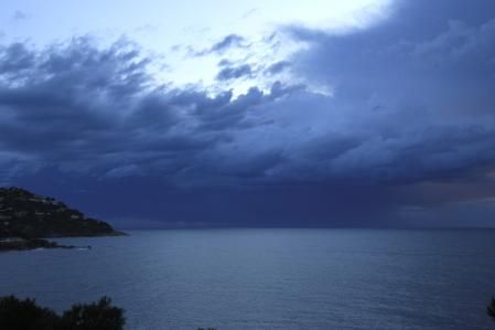 El ojo de la tormenta mar adentro.