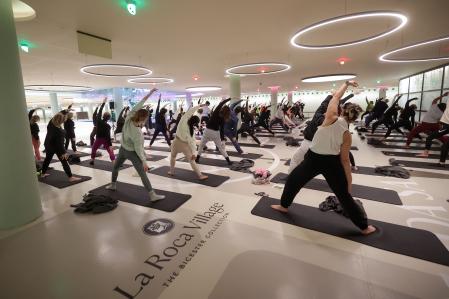 Xuan Lan imparte la sesión en un espacio de La Roca Village