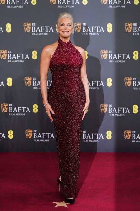Hannah Waddingham posa en la alfombra roja de los BAFTA 2026