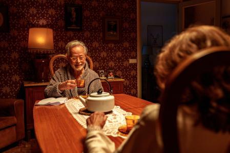 Fernando Colomo es Agapito, el pretendiente de Marga, a quien da vida Mamen Sánchez.