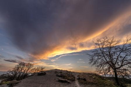 Gran lenticular al atardecer en el paisaje de Manlleu.