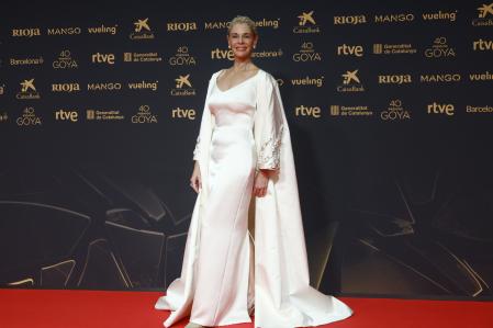 La actriz Belén Rueda posa a su llegada a la ceremonia de entrega de la 40º edición de los Premios Goya. 