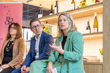 Amaia Barredo, Joxe Mari Aizega y Noemí Aguirre durante la presentación de&nbsp;Wine Shapers&nbsp;