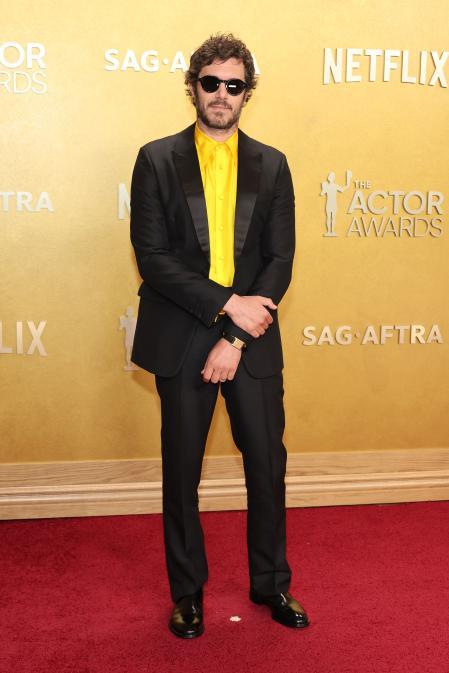 Adam Brody en la alfombra roja de los Actor Awards en Los Ángeles