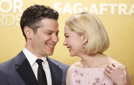 Thomas Kail y Michelle Williams durante los SAG Awards 2026