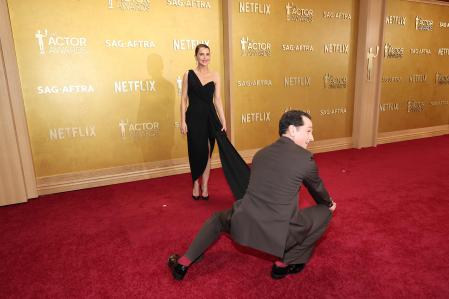 Keri Russell y Matthew Rhys en la alfombra roja de los SAG Awards 2026