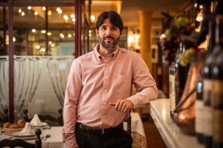Luis Álvarez, el actual gerente del establecimiento y tercera generación al frente del proyecto.
