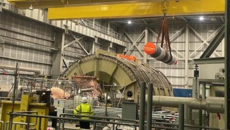 Detalles de los trabajos de extracción del rotor del generador .